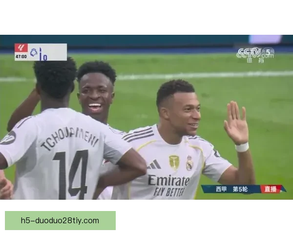 西甲维尼修斯停赛随平图斯特训